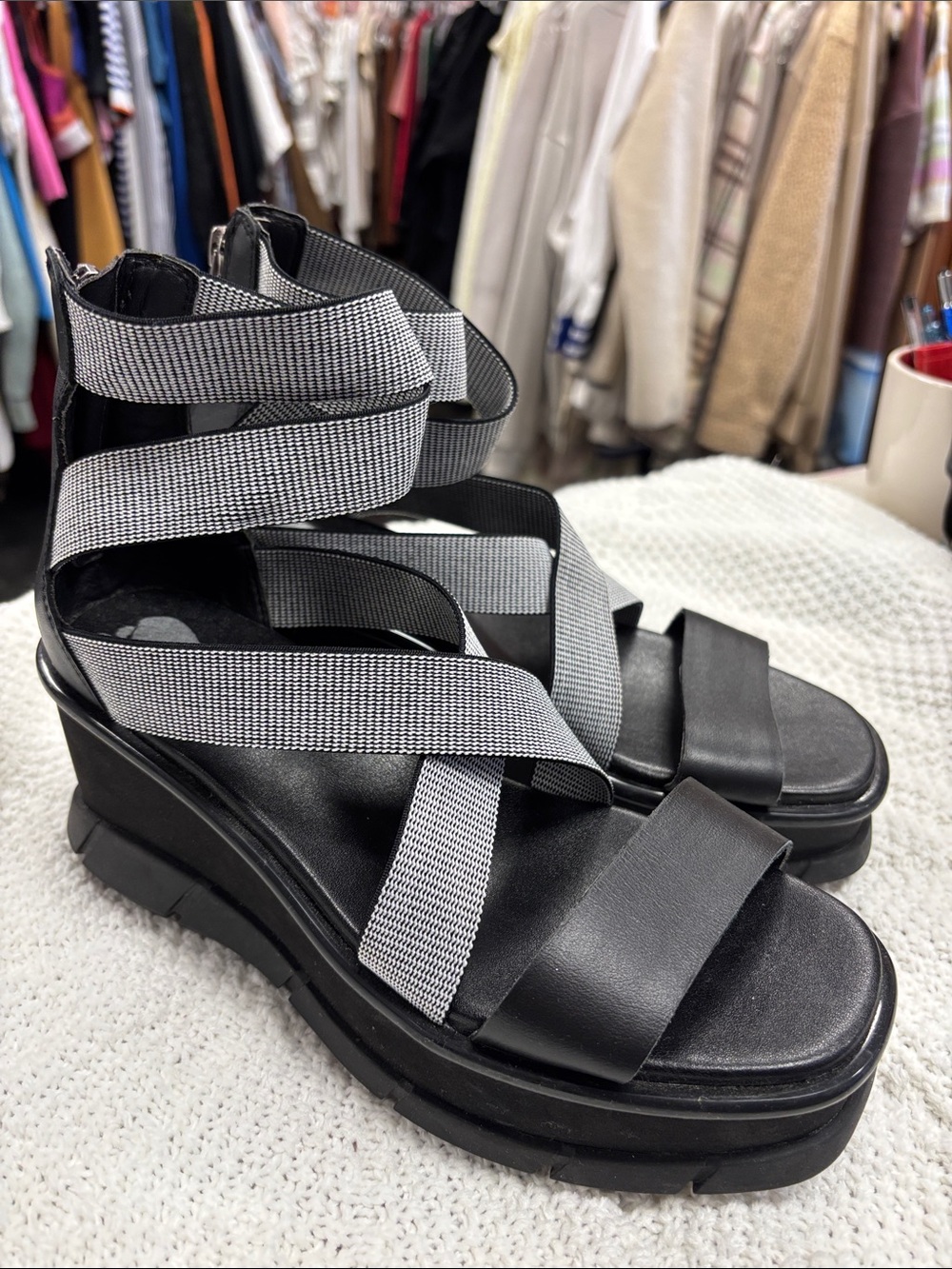 Sorel Joanie III Black Wedge Sandals with Gray Strappy Elastic